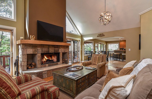 Upscale MNT oasis. Perfect family home. Close to all area attractions. Hot Tub.