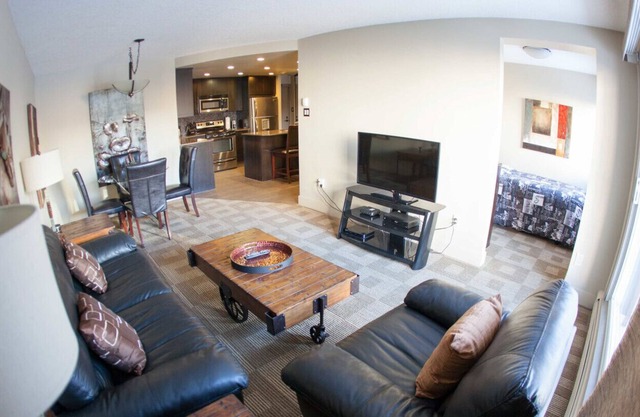 Uptown 1D01- 1 Bedroom + Den - Calgary, Alberta