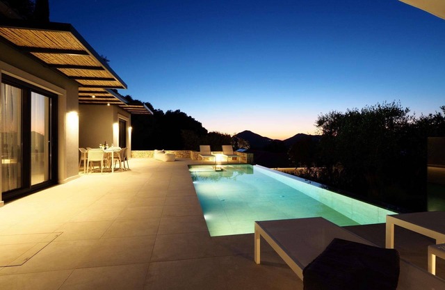 Uranos - Two Bedroom Villa, Sleeps 4