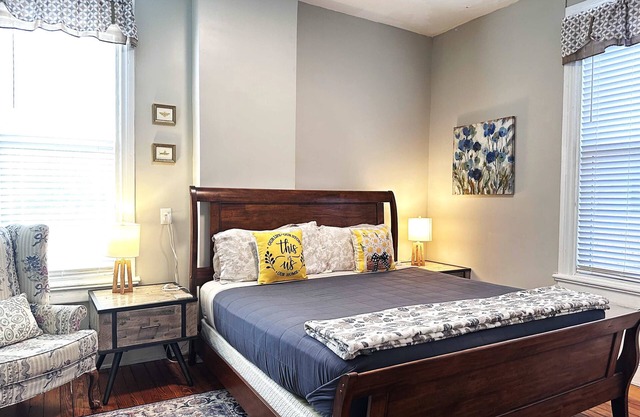 Urban Bloom/King Bed/2TVs/Free Parking/Museums