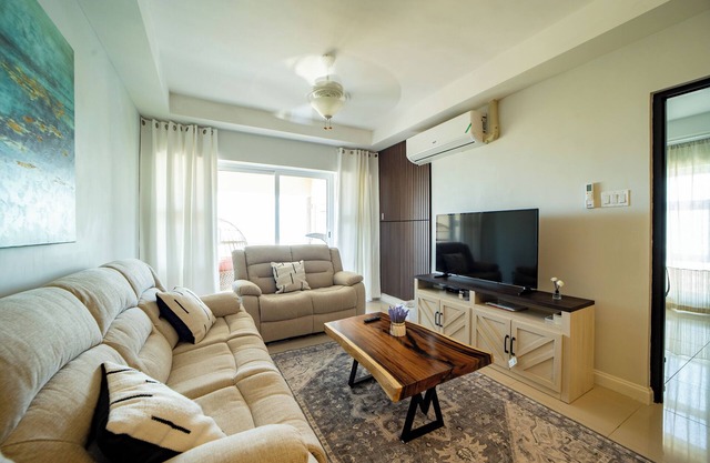 Urban Charm: Modern One Bedroom