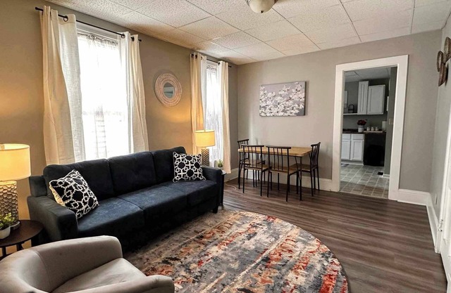 Urban Escape: Stylish Studio-Downtown Indianapolis- Unit 3