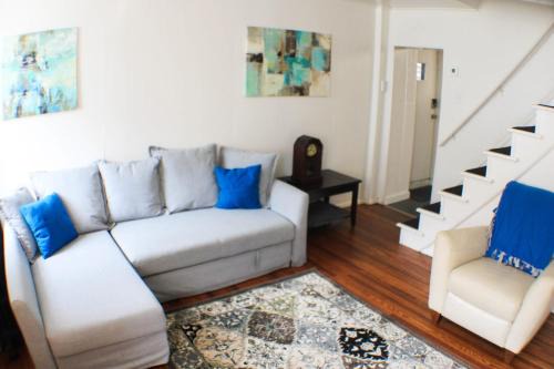 Urban Oasis - 3BR 2BA - City View- Private Parking