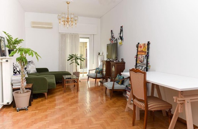 Urban-Vintage choice 10 minutes from Acropolis - one bedroom