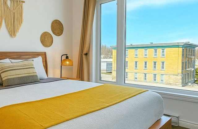V.I.P Stay - Downtown with Free Indoor Parking