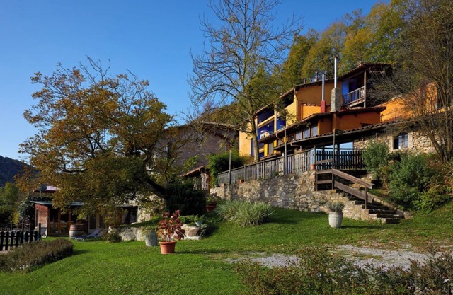 Vacation Home "Els Mossos, El Reixac Casa Rural" with Mountain View, Shared Pool & Wi-Fi