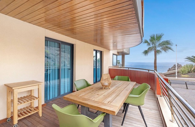 Vacation Apartment 'Balcón De Los Gigantes' with Sea View, Wi-Fi and Air Conditioning