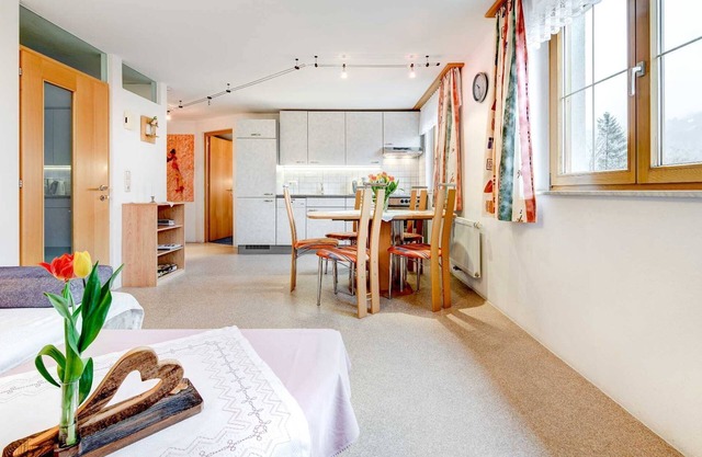 Vacation apartment 2-4 persons 1 - House Nigsch