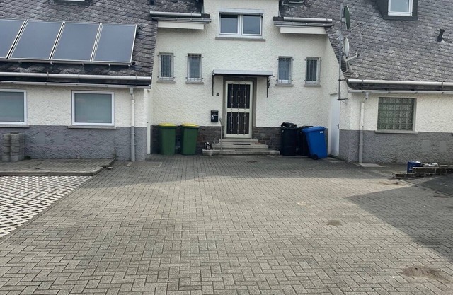 Vacation apartment for the whole team directly on the A45 highway
