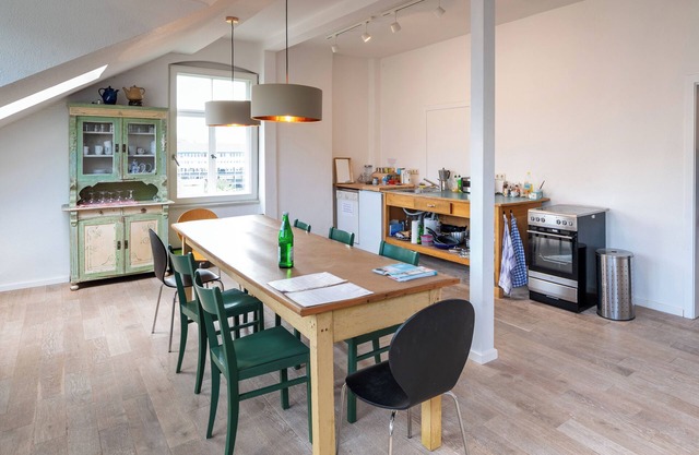 Vacation apartment for up to 10 people in the city center with large eat-in kitchen