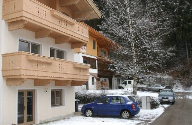 Vacation apartment on the edge of the forest only 100m from the ski slope.