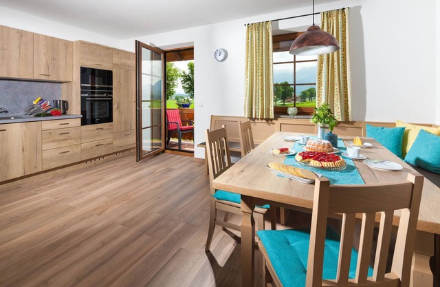 Vacation apartment Untersberg 84 sqm on the upper floor, 2 bedrooms, eat-in kitchen, balcony