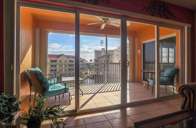 Vacation Condo! Bella Lago 442 Deluxe 2B/2B w/Den Condo Steps from Beach!