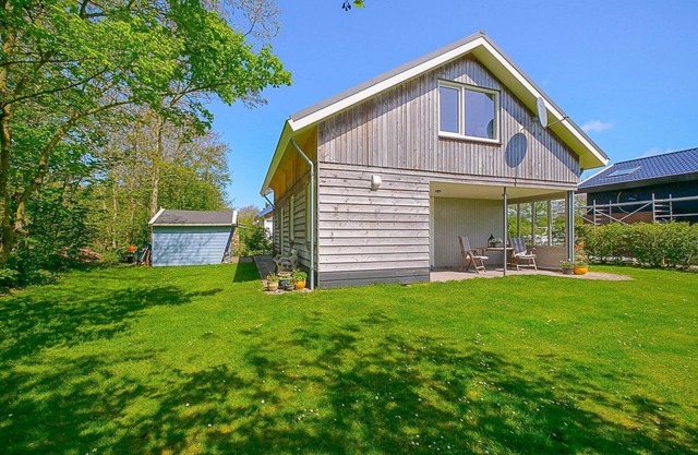 Vacation home Zeevogel: Quiet and Green Stay at Park de Keizerskroon in Julianadorp aan Zee, Close to Beach and Center for a Perfect Vacation!