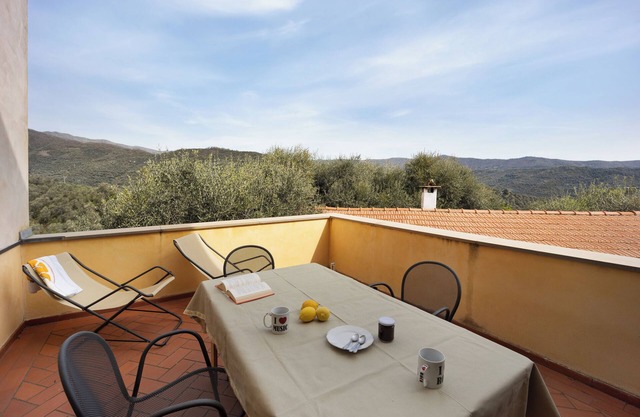 Vacation Home 'Appartamento Camomilla' with Mountain View, Terrace & Wi-Fi