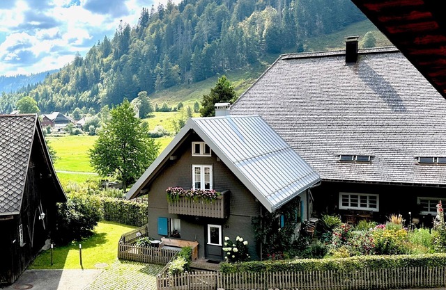 Vacation Home "Backhüsli Am Bauerngarten" with Mountain View, Private Terrace & Wi-Fi