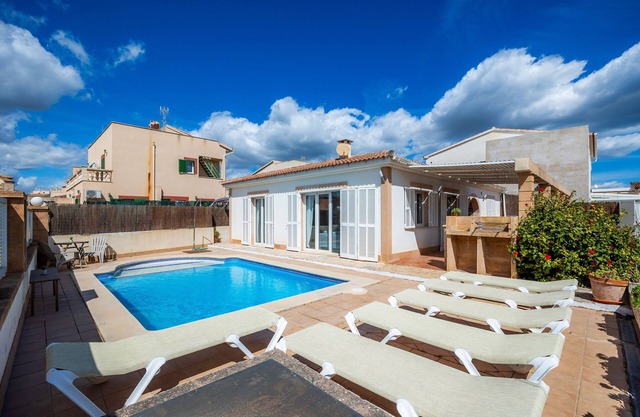 Vacation Home "Casa Martin" with Private Pool & Wi-Fi