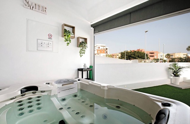 Vacation Home 'El Ramonal Vacacional' with Sea View, Private Terrace and Wi-Fi