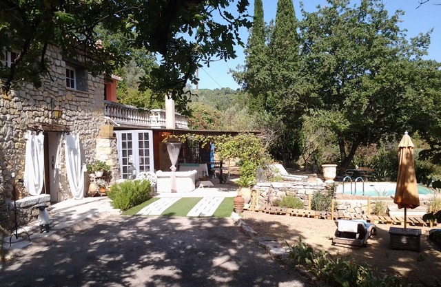 Vacation in the sheepfold between sea and mountain