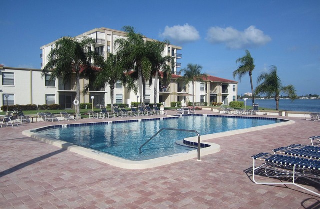 Vacation Paradise. Beach, Sun, Golf And Much More! Labor Day Sale, Sept reduced!