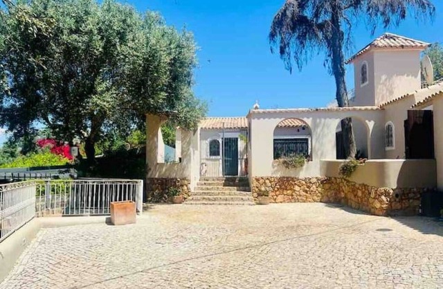 Vacation Villa Algarve - Pool Gardens Lake Coast 3 miles, Faro airport 7 miles.
