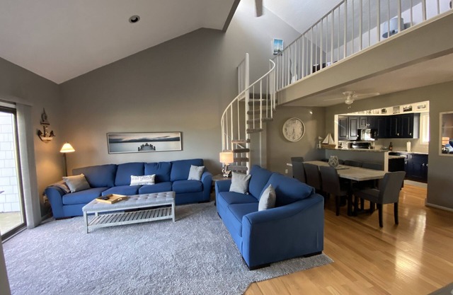 Vacation Villa overlooks 9th fairway a 12 minute drive to Cedar Point near beach