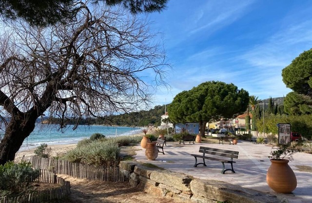VACATIONS BY THE SEA