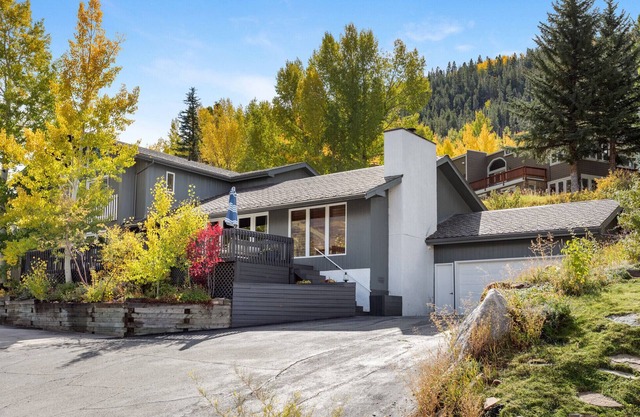 Vail mountain house! 5 bedrooms plus loft. Hot tub!
