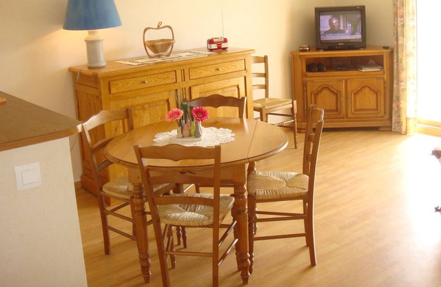 VAIN APARTMENT 64 SQM IN QUIET TOWN IN TREBEURDEN 1km beach