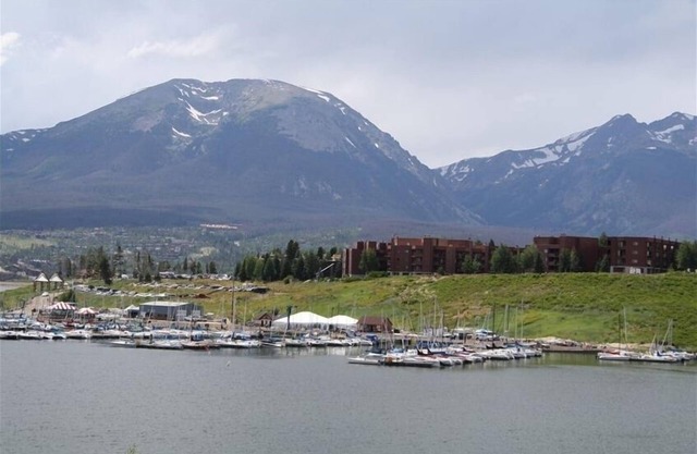 Value Priced Condo W/Lake & Mtn Views, Free Ski Shuttle