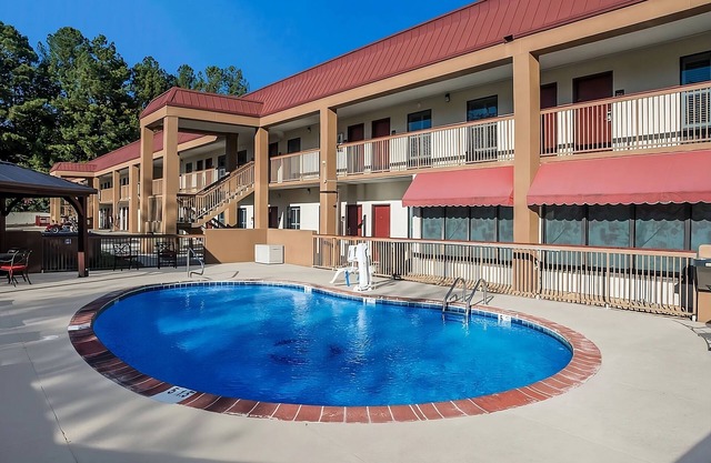 Value Stay: 2 Family-friendly Units w/FREE Parking and Breakfast! Pets Allowed!