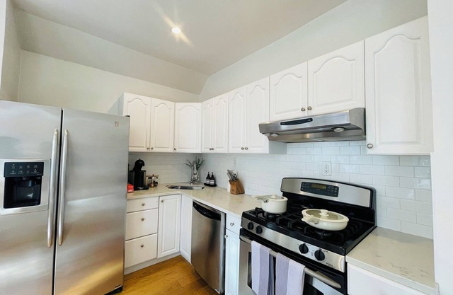 VAN VORST HOUSE Modern 1BR Apt. Minutes to NYC - Perfect for Monthly Stay