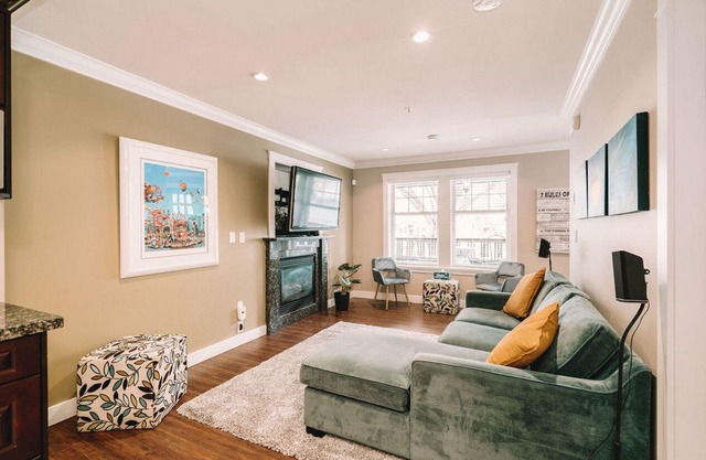 Vancouver - Beautiful and Bright 3bdrm Home