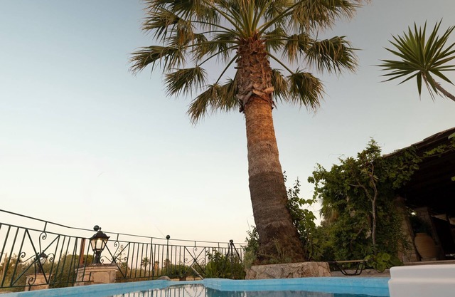 Vardiola Houses - Traditional Open Plan Villa with Private Pool