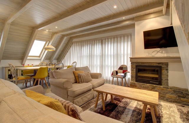 Varrados Beautiful attic apartment recently renovated for 9p at the foot of slopes 1500