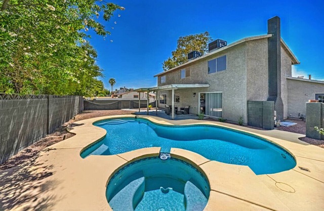Vegas STRIP Modern Oasis, Private Pool, King Bed,