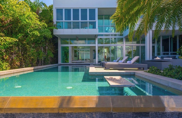 Venetian Islands Luxury Waterfront Villa w/Dock & Heated Pool