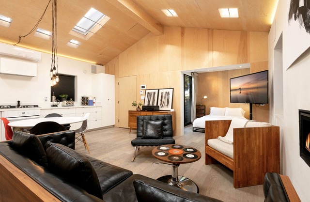Venice Beach Bungalow - Steps to Sand - Outdoor Tub & Steam Shower