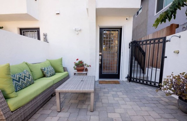 * Venice Beach Rental – 1.5 Blocks to Beach!