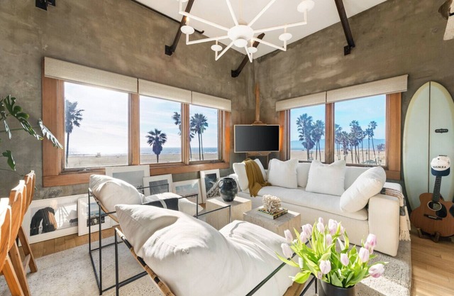 Venice Beachfront Artist Loft