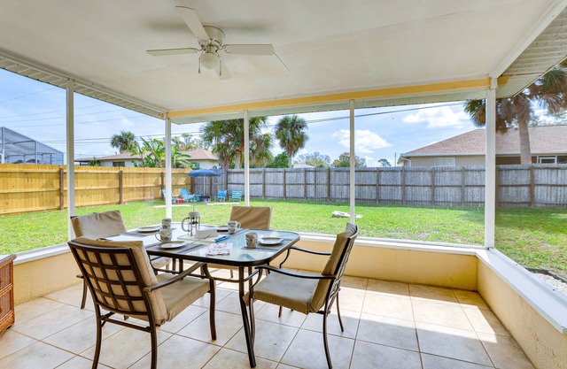 Venice Home w/Fenced Yard: 4 Mi to Beach!