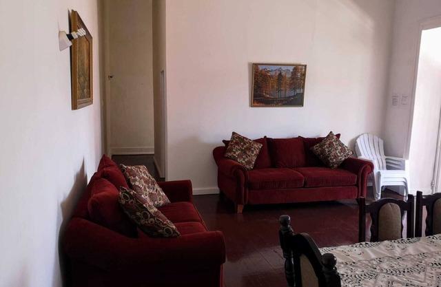 Ventnor House Apartments. Spacious and within walking distance to Accra Beach.