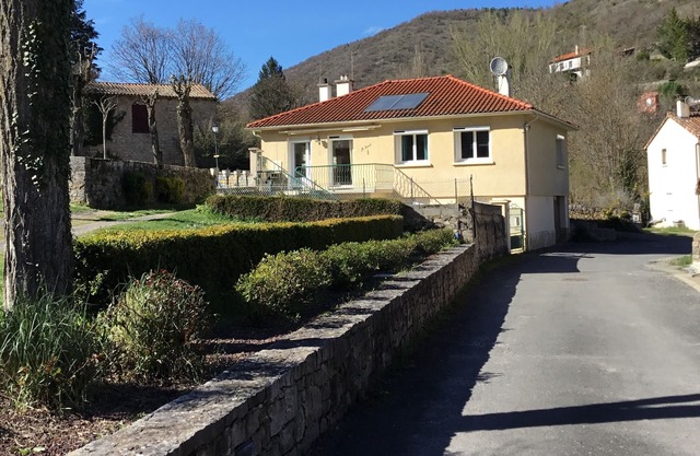 Verrières, 10mn de Millau, au Porte des Gorges du Tarn, Maison 6 Pers