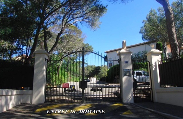 Very beautiful luxury estate, trees, secure, parking, beach 50 m