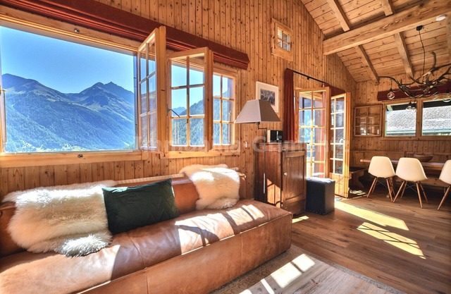 Very comfortable chalet on 2 levels for 7 people, living room with fireplace, kitchen area with dish