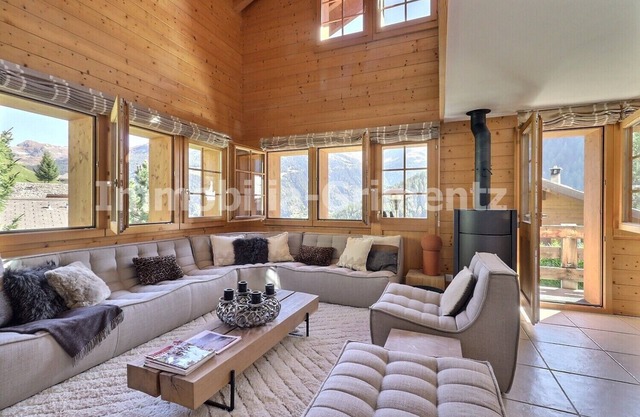 Very comfortable flat on 2 levels for 5 to 6 people, living room with wood-burner, kitchen area with