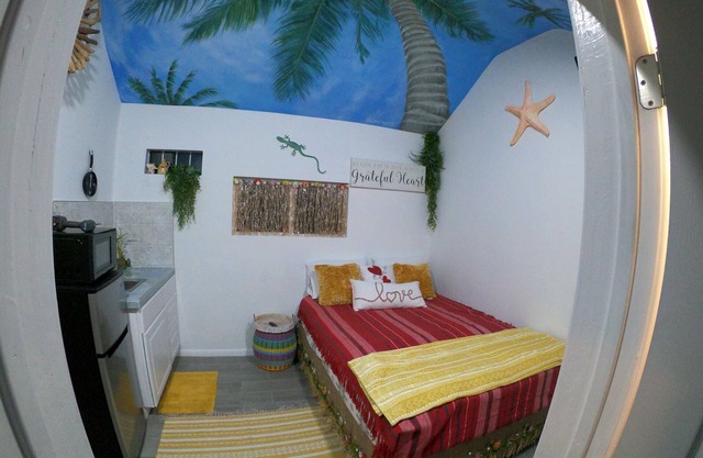 VERY COZY HAWAIIAN TINY STUDIO !