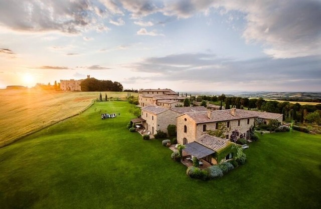 Very exclusive Villa for 18 in Tuscany: corporate events, weddings