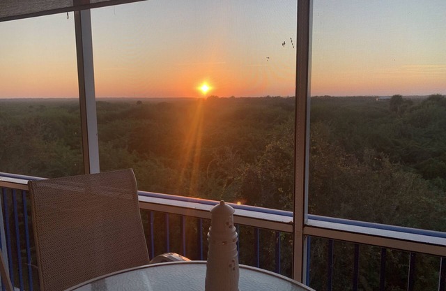 Very Large 2 Bdrm/2 Bath - Great View-Private Serenity in Resort Style Complex