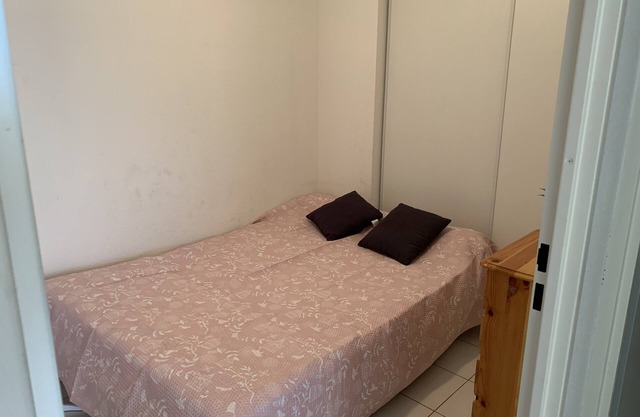 Very nice 1st line SEA VIEW apartment with swimming pool and garage
